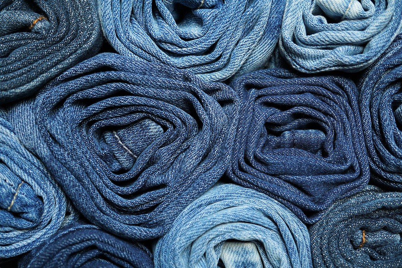 Is there a specific way to layer denim pieces for this trend?